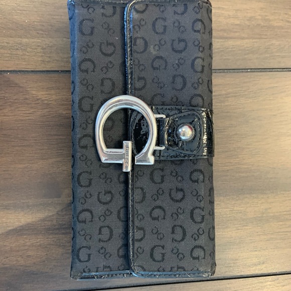 Guess wallet - Picture 1 of 2